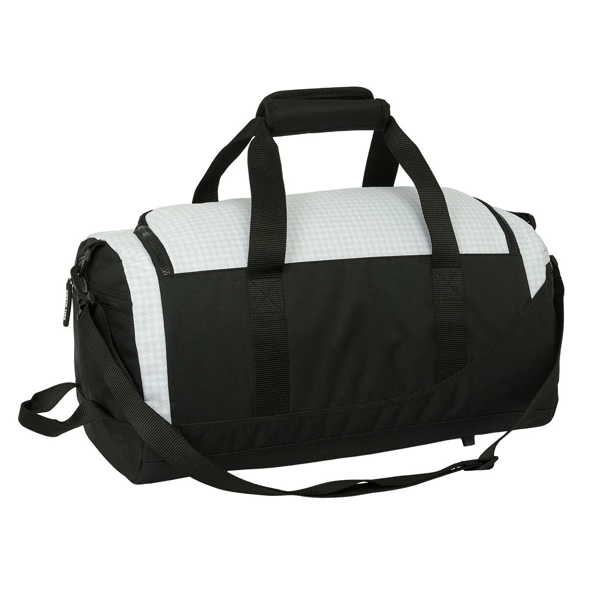 Sac de sport real madrid c f 24 25 blanc gris 50 x 25 x 25 cm s431114447. L'aventure Diaytar est une quête permanente de sens et d'esthétisme à travers des produits soigneusement pensés.