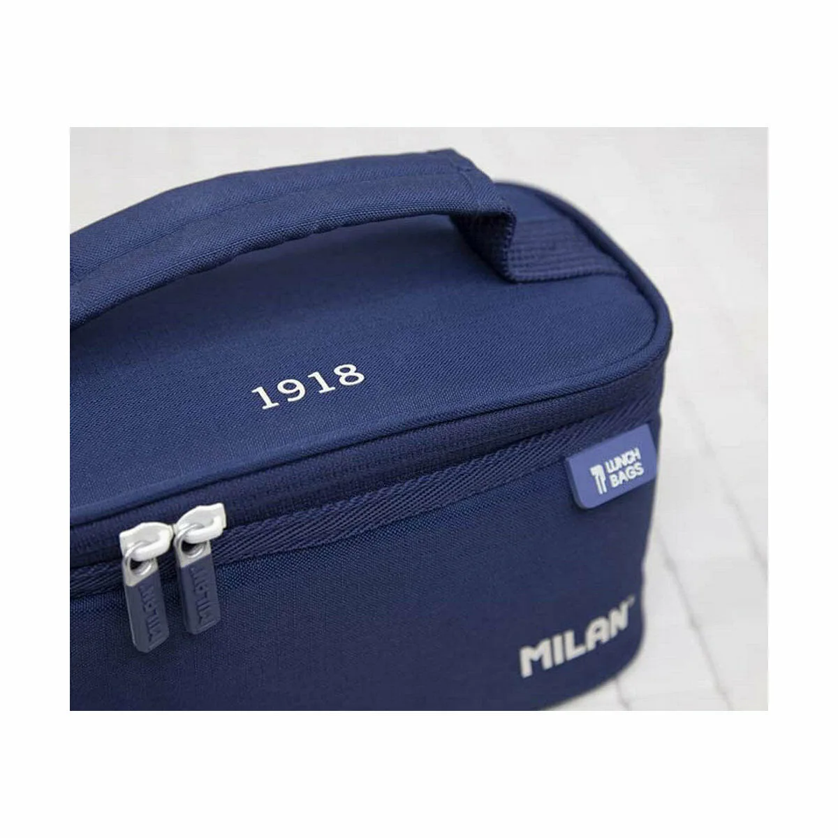 Sac thermique milan 1918 blue marine 22 x 12 5 x 12 cm s791428080. Bienvenue chez Diaytar, où l'élégance rencontre l'innovation avec nos produits électroniques dernier cri et nos créations maison exclusives