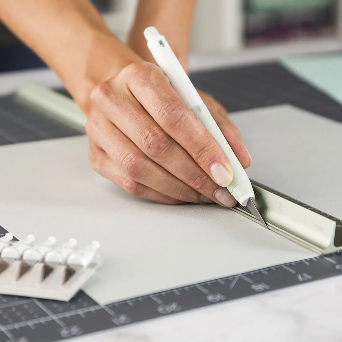 Scalpel pour plotter de decoupe cricut truecntrl blanc acier plastique m032458733. Notre philosophie : le produit parfait n'existe pas. C'est pourquoi Diaytar en propose des milliers, pour que vous le créiez.