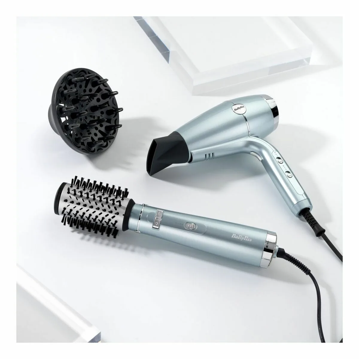 Seche cheveux babyliss bleu metallise 2100 w s046309594. Nous sélectionnons pour Diaytar des produits qui ont une histoire, une âme, et qui sauront trouver une place dans la vôtre.
