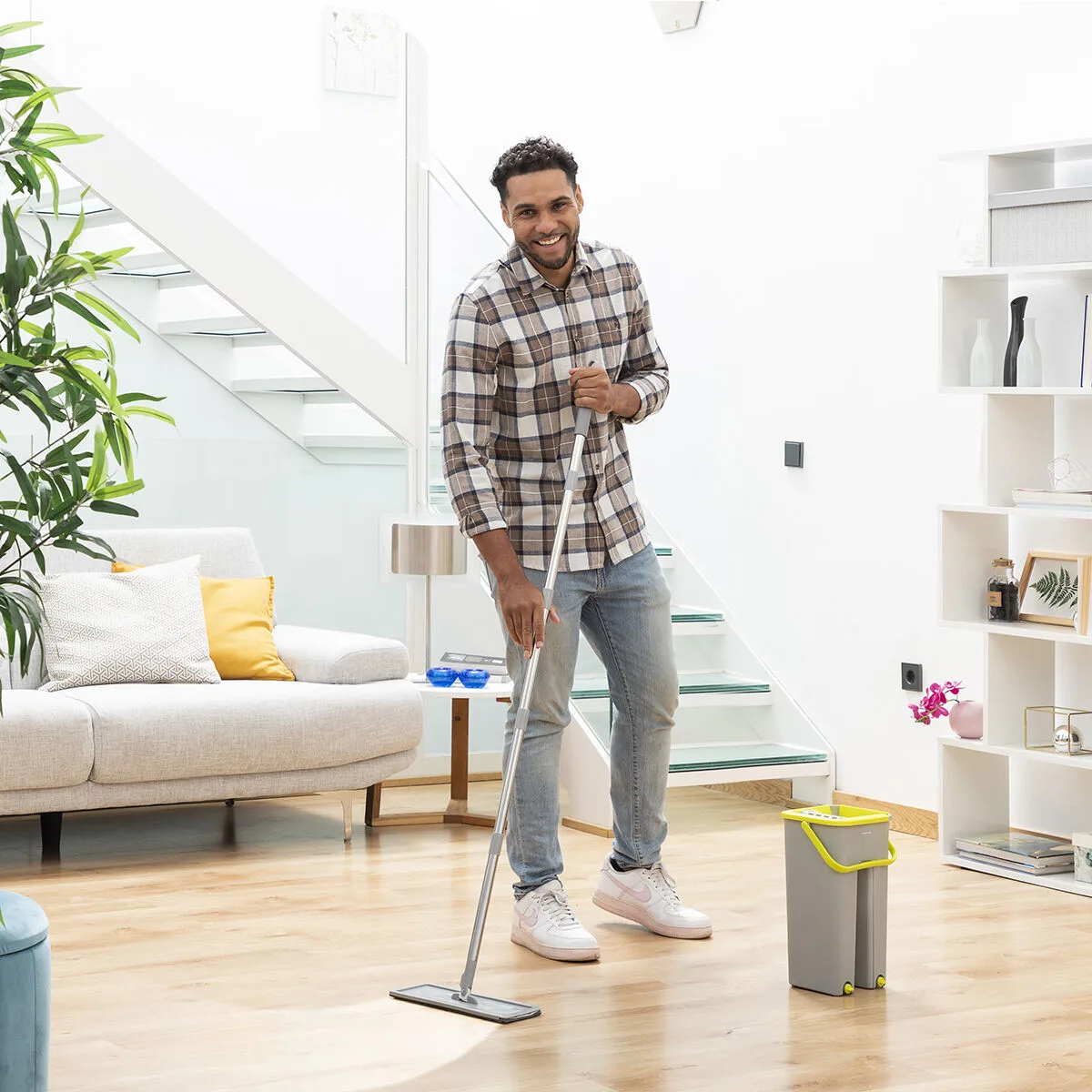 Serpillere avec seau a double action klirimop innovagoods v010364340. Diaytar mise sur la richesse de son catalogue pour s'imposer comme le leader du shopping généraliste en ligne de qualité