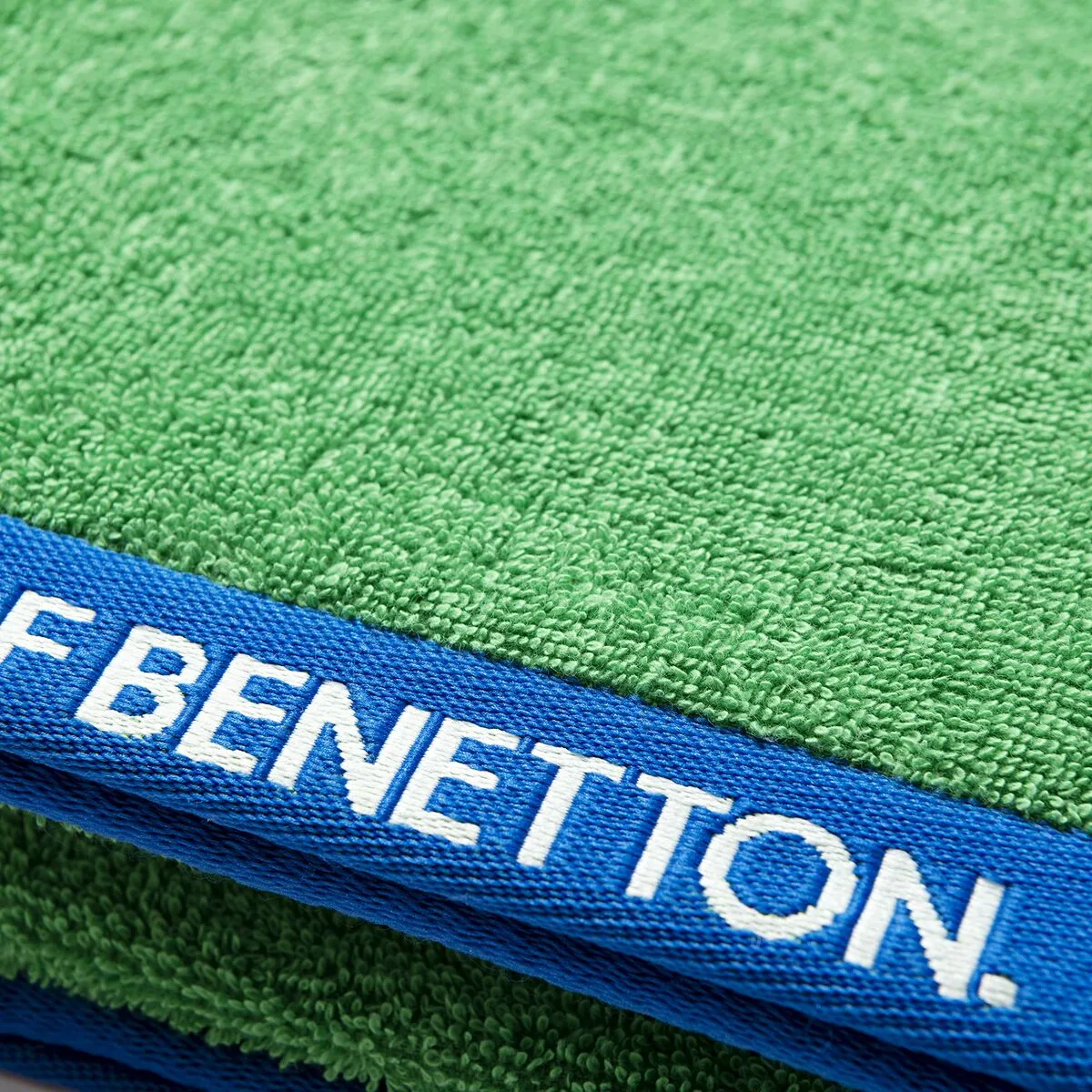 Serviette de plage benetton rainbow vert 160 x 90 cm s791934743. Plongez dans l'univers Diaytar, votre référence pour des produits du quotidien, high-tech et déco, tous porteurs de tendances