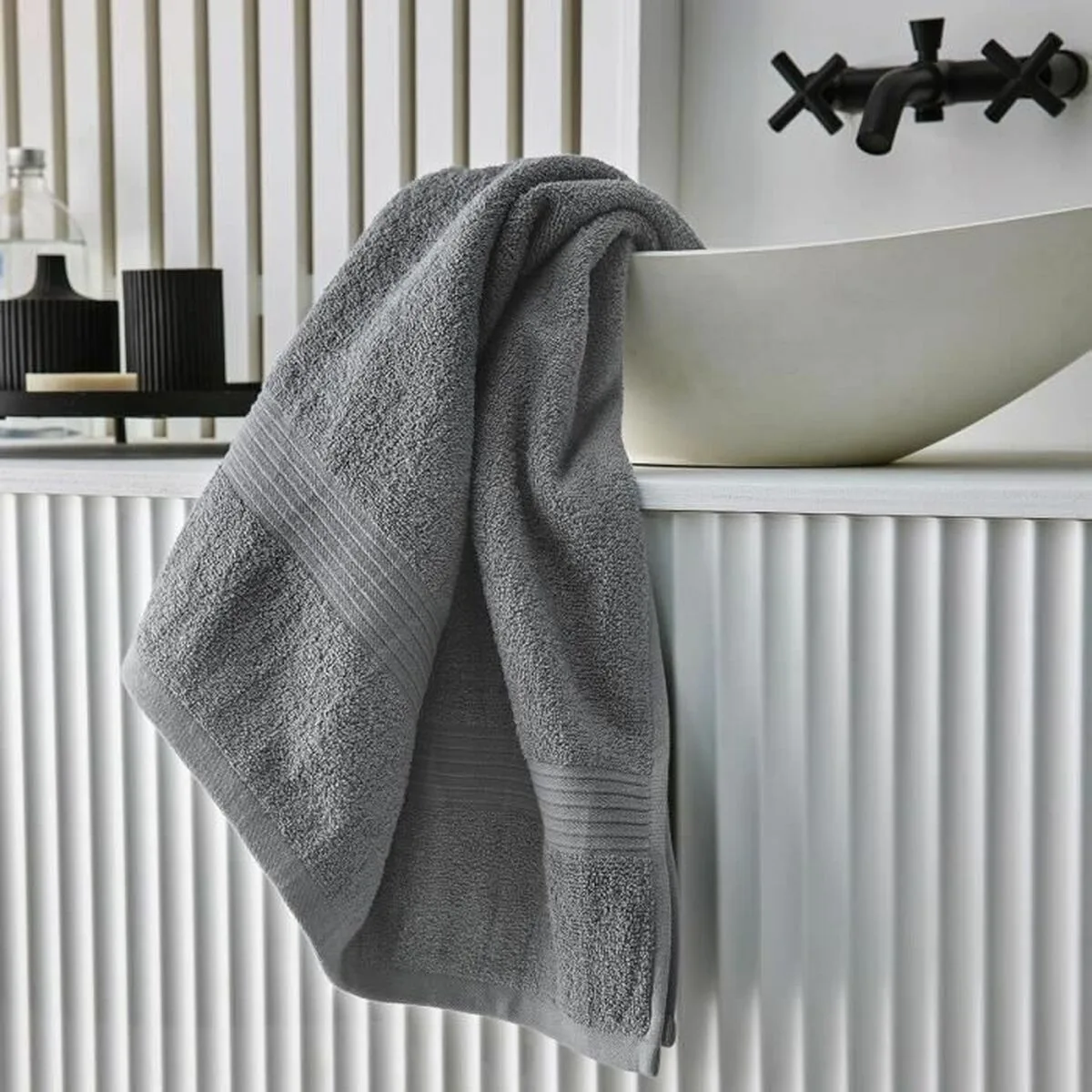 Serviette de toilette today essential gris acier 70 x 130 cm s719435945. Diaytar, c'est l'évidence : une plateforme simple, des produits beaux, une expérience fluide. Le trio gagnant.