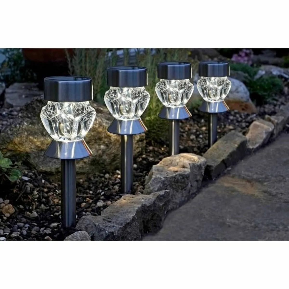 Set de bornes de jardin solaires smart garden verre 4 unites s718549050. Votre boutique de confiance Diaytar vous accompagne dans tous vos projets.