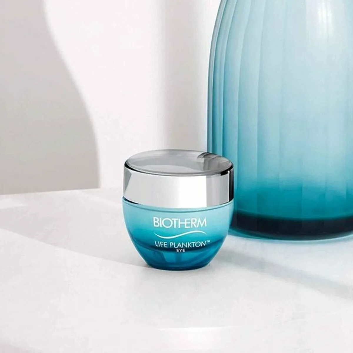 Soin contour des yeux biotherm life plankton regenerant 15 ml s058022680. Diaytar, c'est l'alliance inattendue entre la rigueur suisse et la créativité italienne, appliquée au produit généraliste.