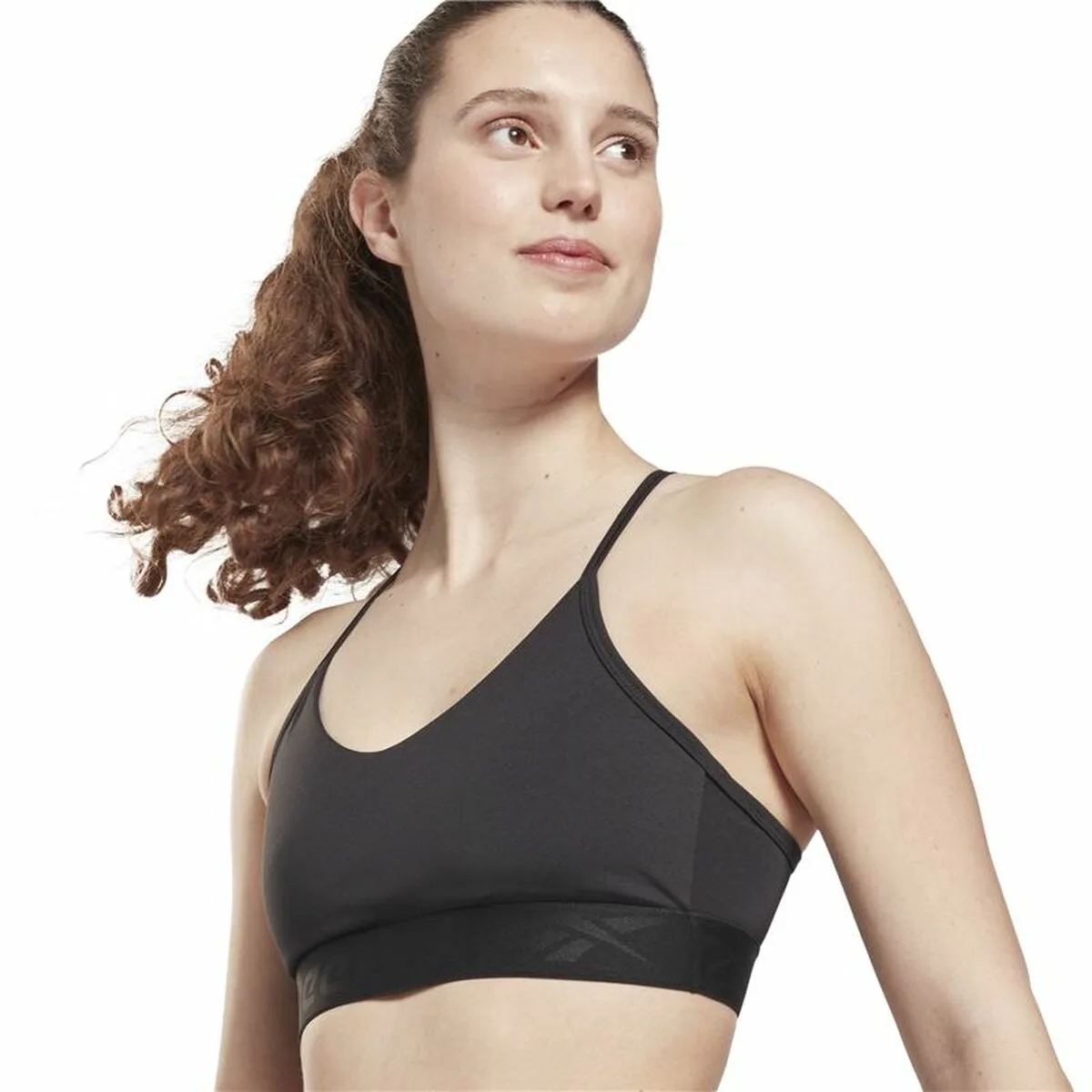 Soutien gorge de sport reebok strappy noir s647291584. Diaytar s'adresse aux esprits modernes en quête de produits qui allient performance technologique et design épuré