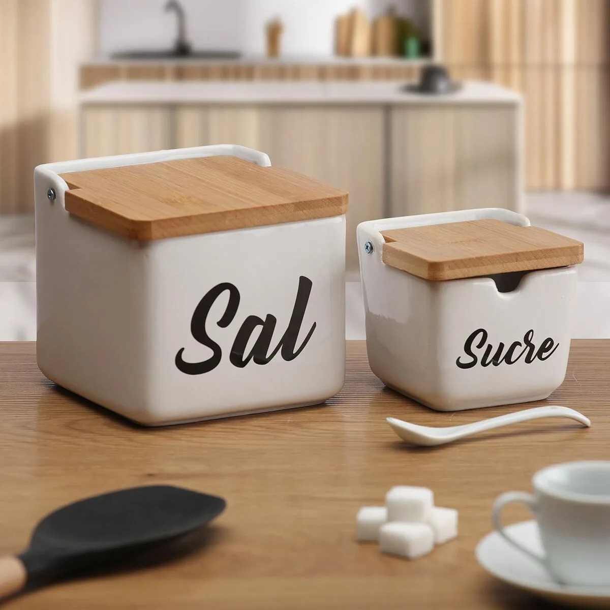 Sucrier versa sucre blanc ceramique 8 8 x 8 5 x 8 8 cm s341878656. Notre équipe chez Diaytar est votre équipe de choc, dévouée à débusquer les produits qui méritent votre attention.