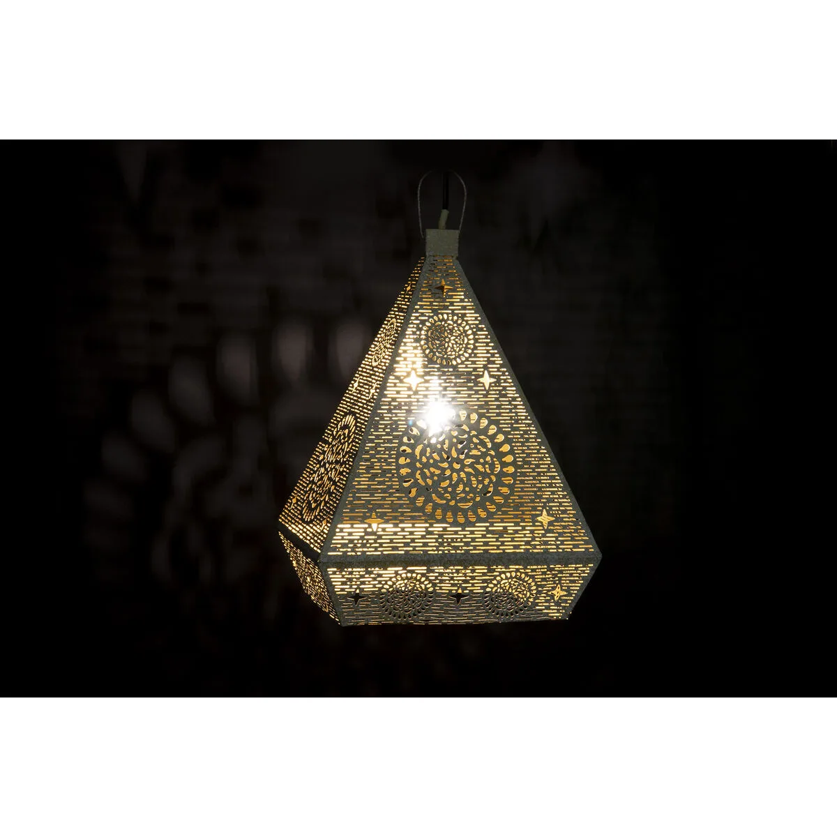 Suspension home esprit blanc dore metal 25 w 29 x 26 x 40 cm s305754797. Diaytar est le résultat de milliers d'heures de recherche et développement pour vous offrir une offre généraliste d'exception.