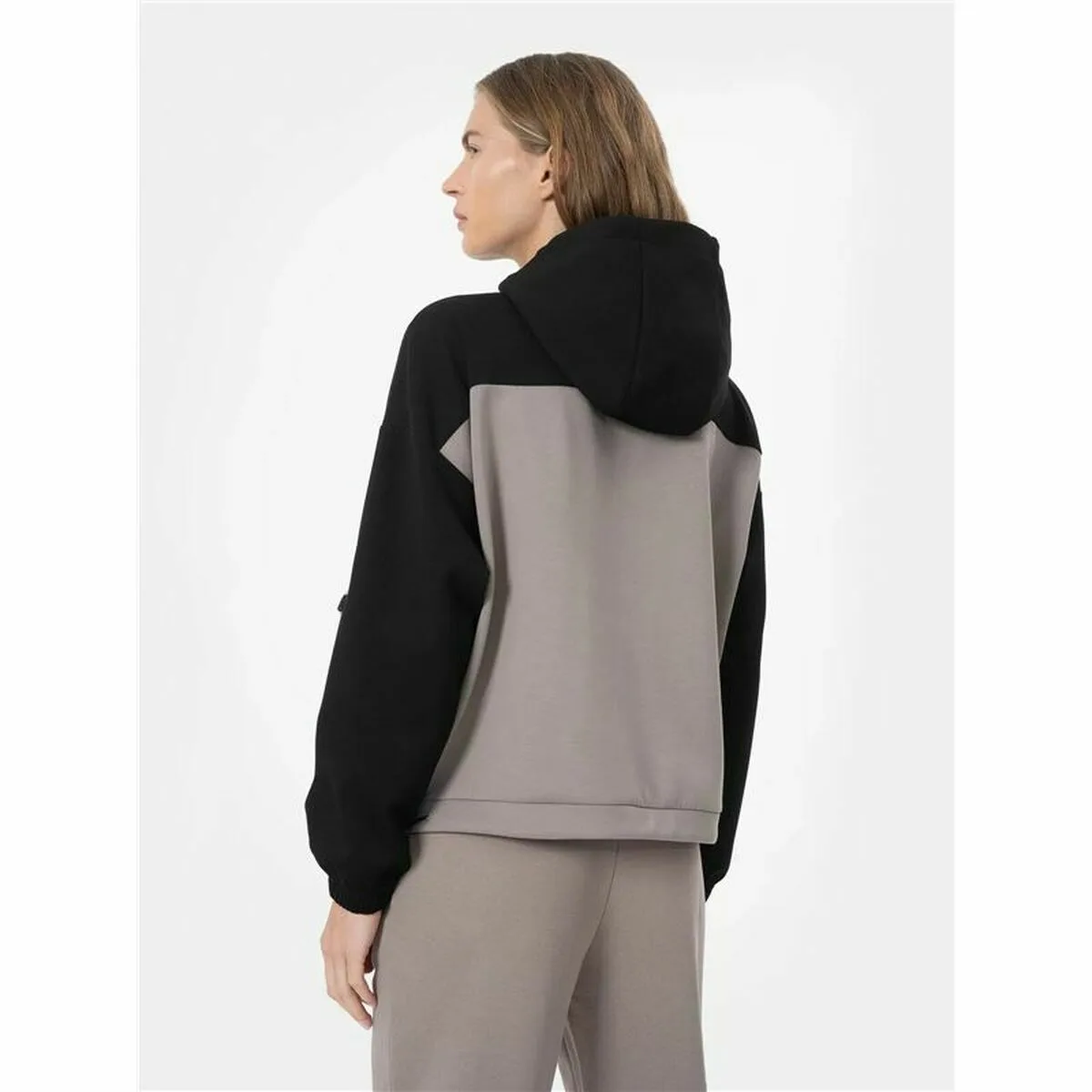 Sweat a capuche femme 4f gris s649560430. La mode selon Diaytar : audacieuse, accessible et toujours dans l'air du temps.