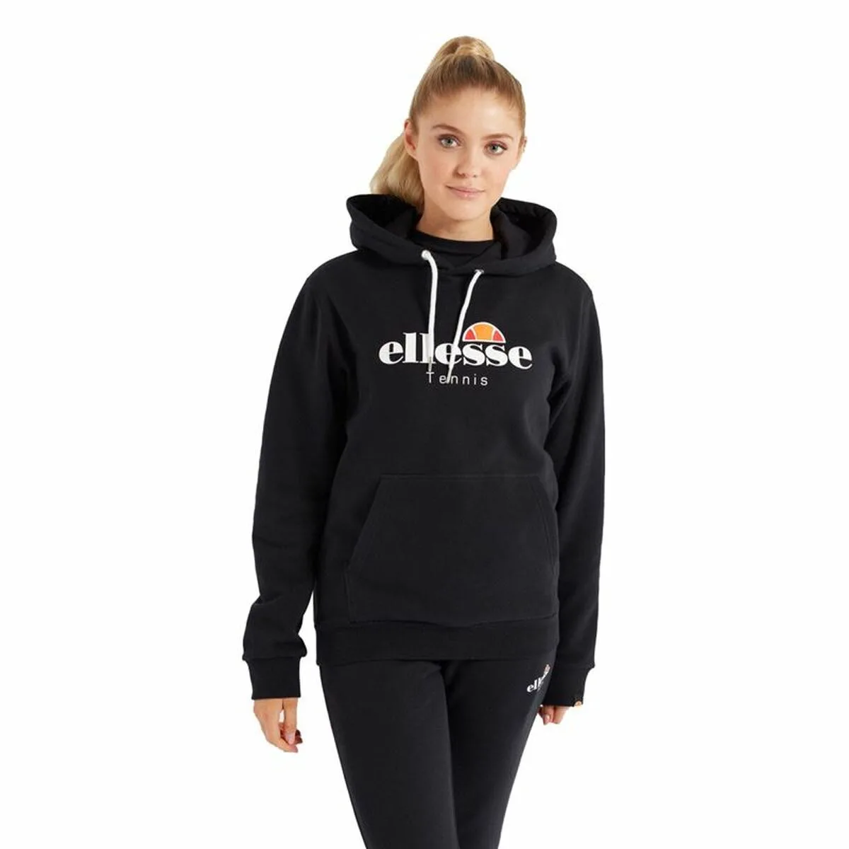 Sweat a capuche femme ellesse ascellare noir s648960025. Diaytar, c'est le refuge des amoureux du beau et de l'utile, un sanctuaire dédié au produit parfait.