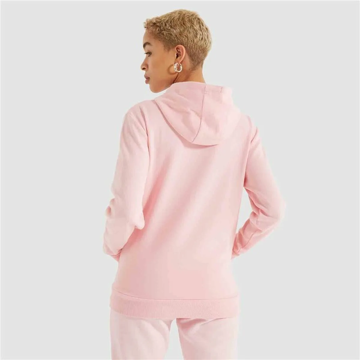 Sweat a capuche femme ellesse torices rose s648953567. Notre mission : éradiquer le superflu pour ne vous proposer que l'essentiel... mais en beaucoup plus stylé. Bienvenue chez Diaytar.