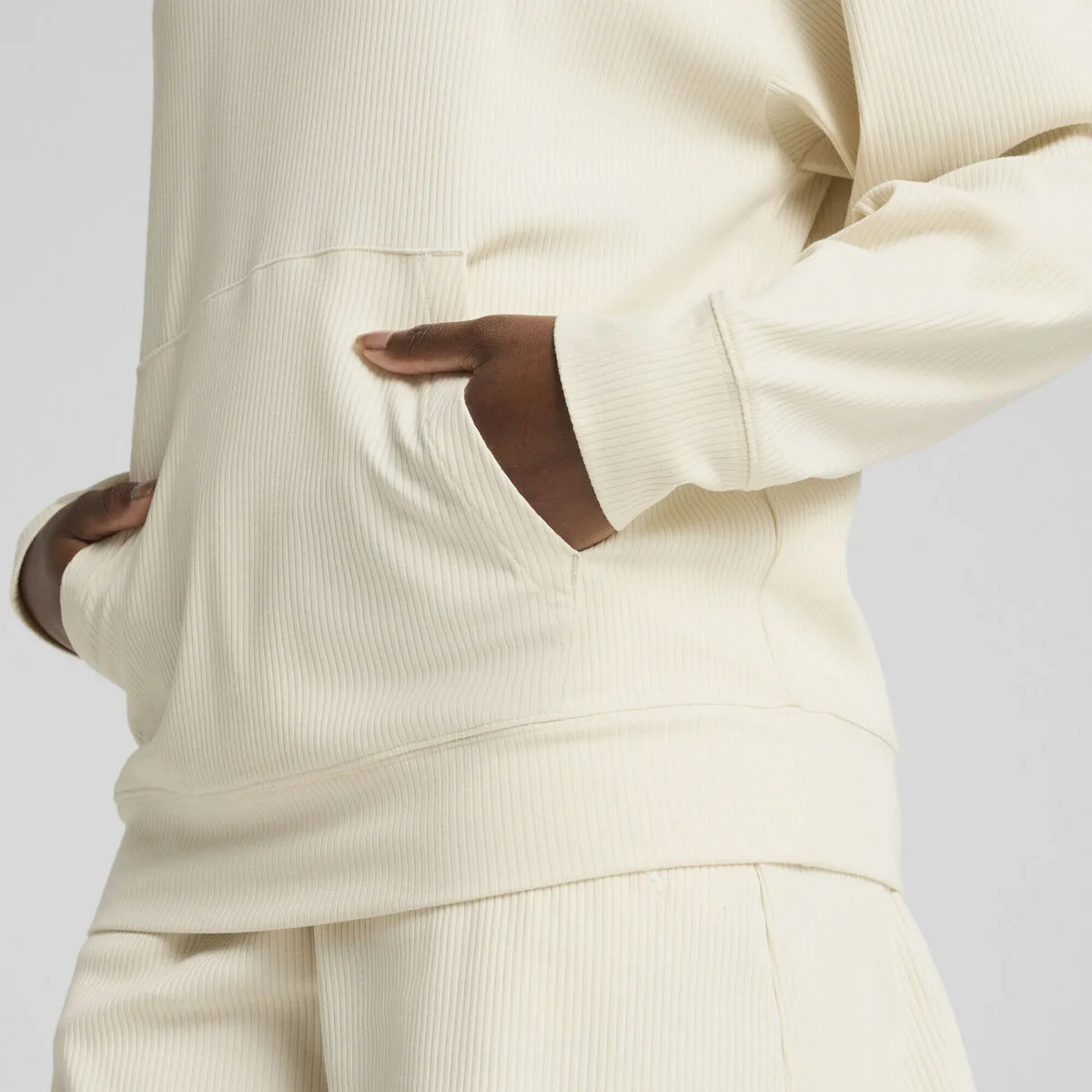 Sweat a capuche femme puma ess elevated 685023 87 beige s203690173. Bienvenue dans l'écosystème Diaytar, où chaque produit a été pensé pour s'intégrer parfaitement dans votre vie moderne