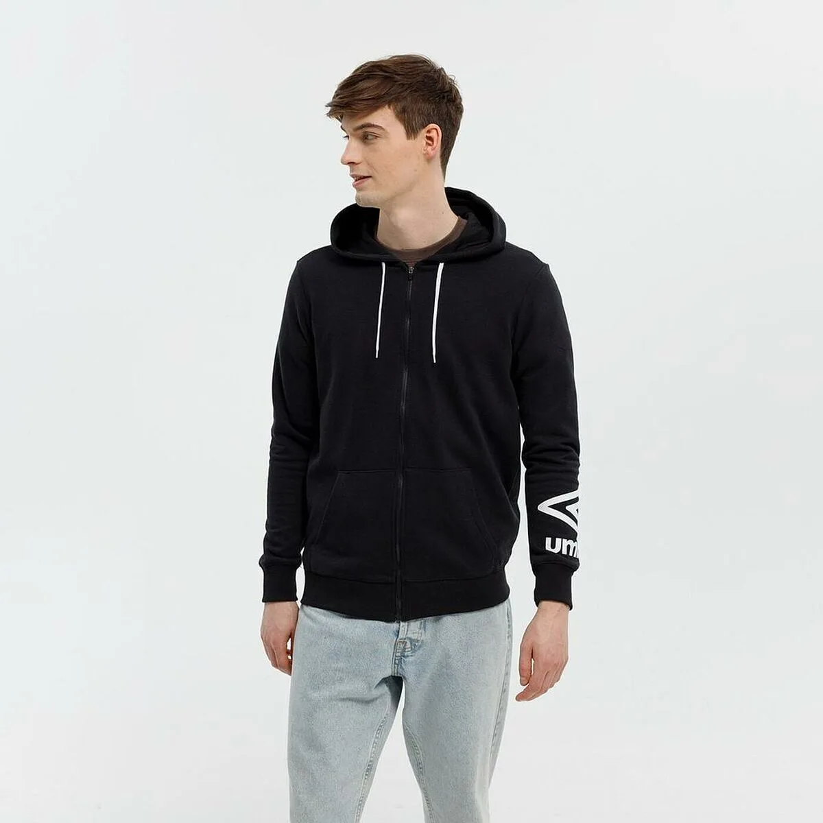 Sweat a capuche homme fw terrace zip hoodie umbro 66063u 060 noir s202231968. Votre garde-robe mérite le style Diaytar - Découvrez nos nouveautés !