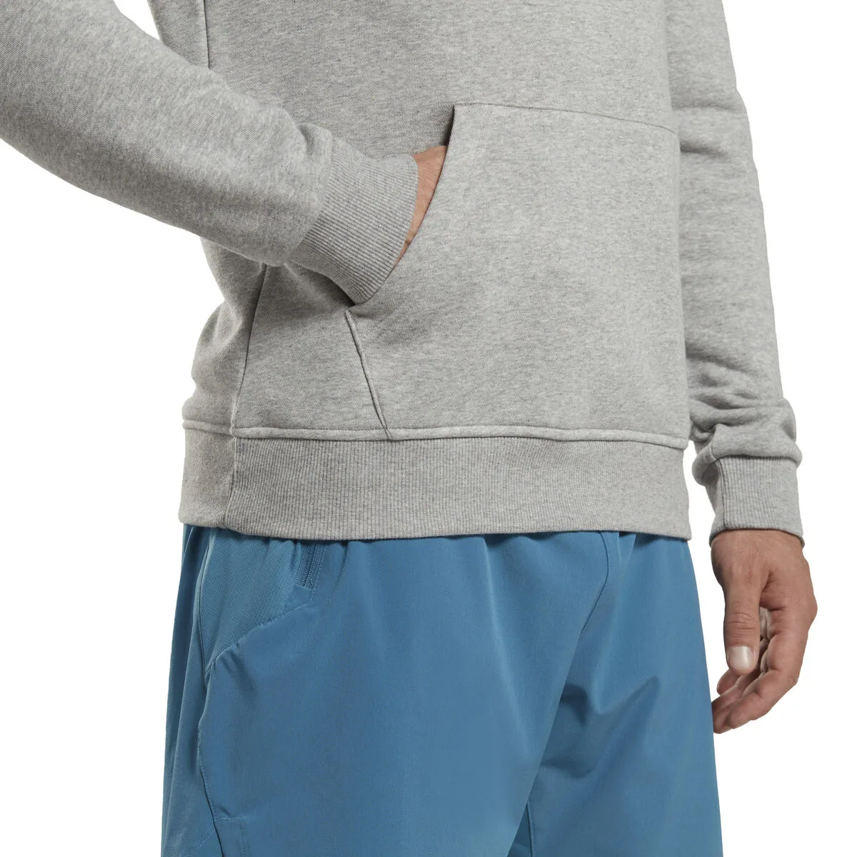 Sweat a capuche homme reebok ft big logo oth hz8786 gris s202508926. Diaytar vous habille de la tête aux pieds avec goût et raffinement.