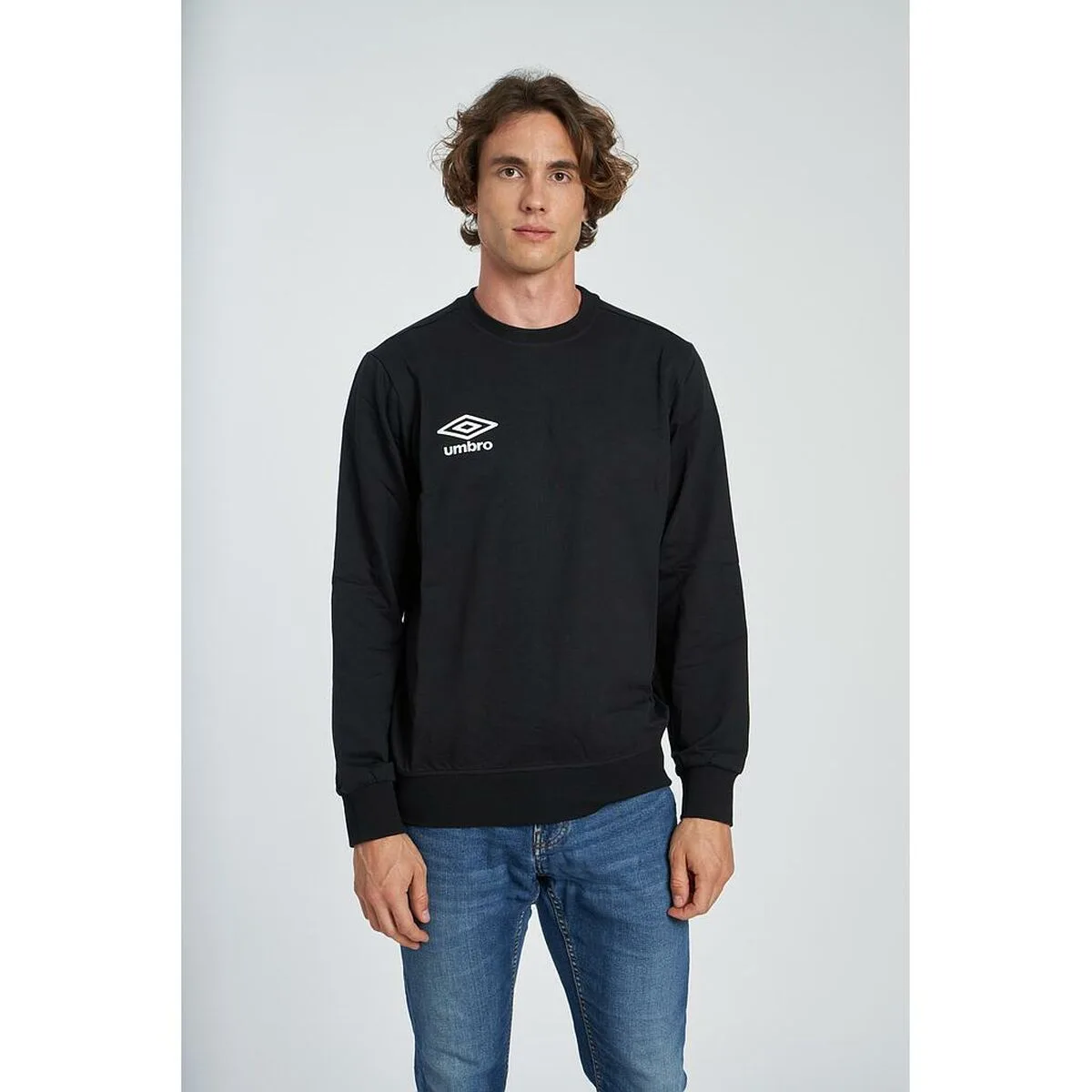 Sweat sans capuche homme umbro norma 72311i 001 noir s202532028. Diaytar, c'est le compagnon des visionnaires, de ceux qui achètent aujourd'hui les produits qui seront incontournables demain.