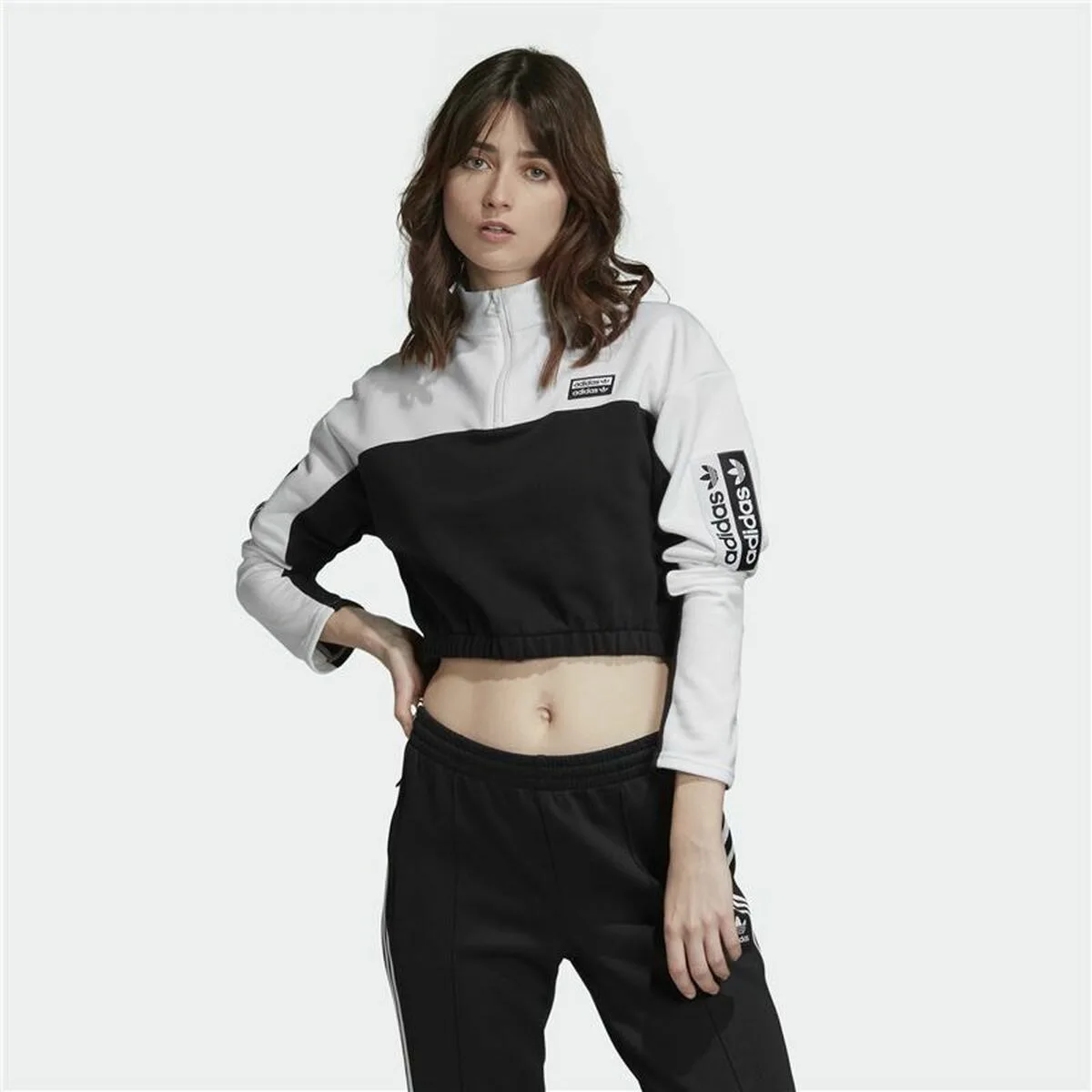 T shirt a manches courtes femme adidas cropped blanc s649407010. Notre ambition chez Diaytar : être la source la plus fiable pour vos achats de produits généraux et high-tech tendance