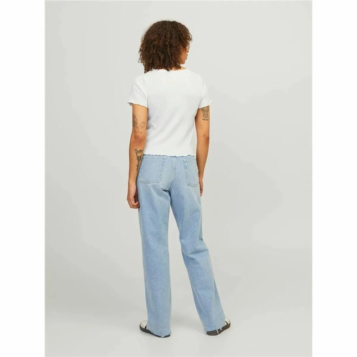 T shirt a manches courtes femme jack jones jxlucinda str ss blanc s6412290910. Diaytar Mode : Où l'élégance rencontre l'originalité pour un style unique.