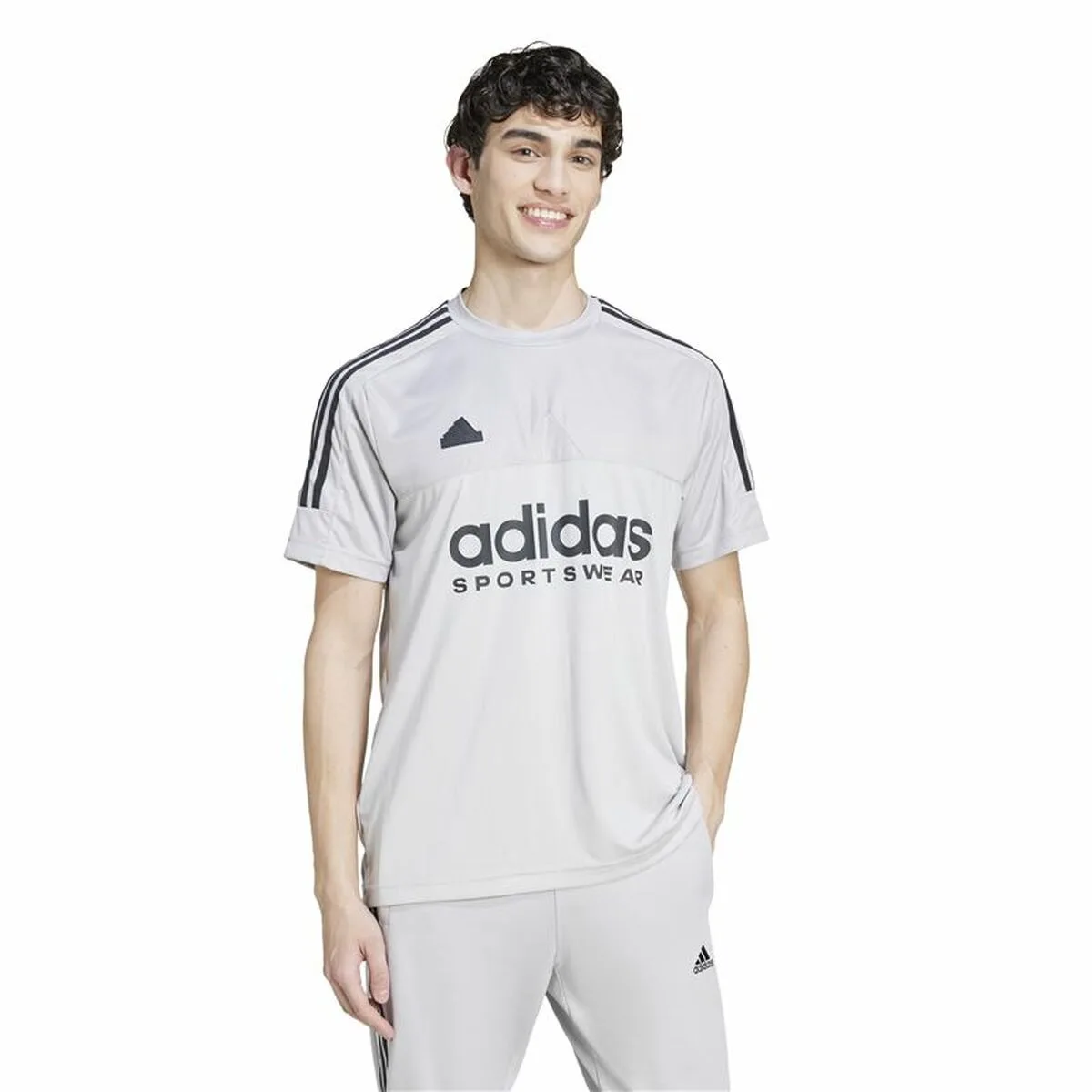 T shirt a manches courtes homme adidas tiro gris s6417611447. Diaytar se positionne comme le carrefour des produits innovants, qu'ils relèvent de la tech, de la maison ou du quotidien