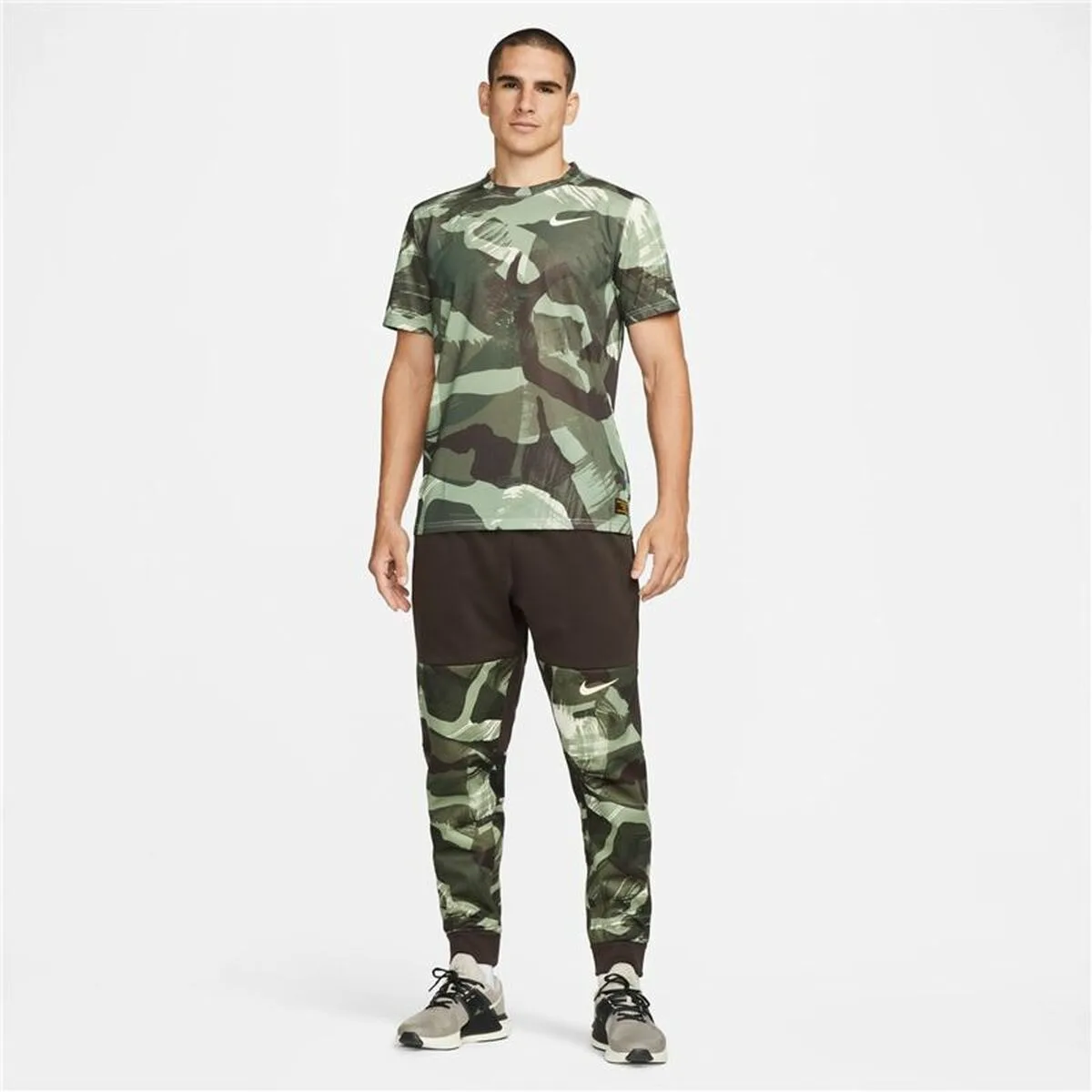 T shirt a manches courtes homme nike dri fit vert m s6418962854. Chez Diaytar, nous fusionnons l'utile à l'agréable avec une gamme complète de produits soigneusement choisis pour leur design et leur fonctionnalité