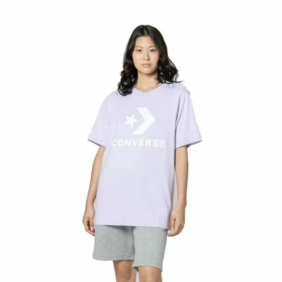 T shirt a manches courtes unisex converse standard fit center front large lavande s649677090. Diaytar réinvente le e-commerce avec une approche généraliste axée sur la qualité, la tendance et l'accessibilité