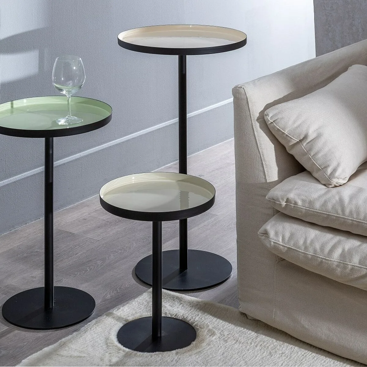 Table d appoint 35 5 x 35 5 x 64 5 cm noir vert fer s880253859. Diaytar a été pensé pour les multitâches, les exigeants, les pressés, les rêveurs... En somme, pour vous.