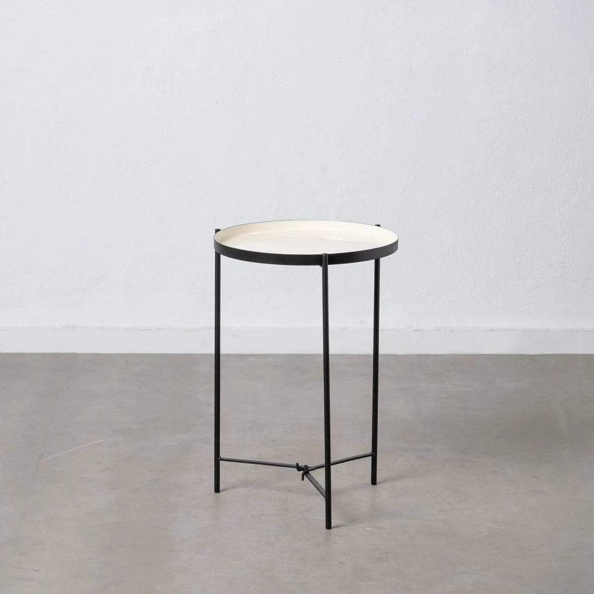 Table d appoint 40 5 x 40 5 x 60 5 cm noir creme fer s880254231. La mode selon Diaytar : audacieuse, accessible et toujours dans l'air du temps.