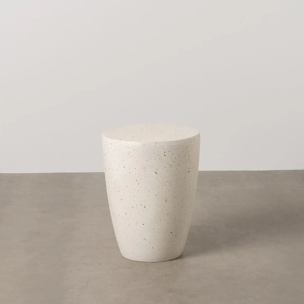 Table d appoint blanc 37 x 37 x 46 cm s880820010. Diaytar pense global, shoppe local : une plateforme généraliste avec une approche curated pour un public international