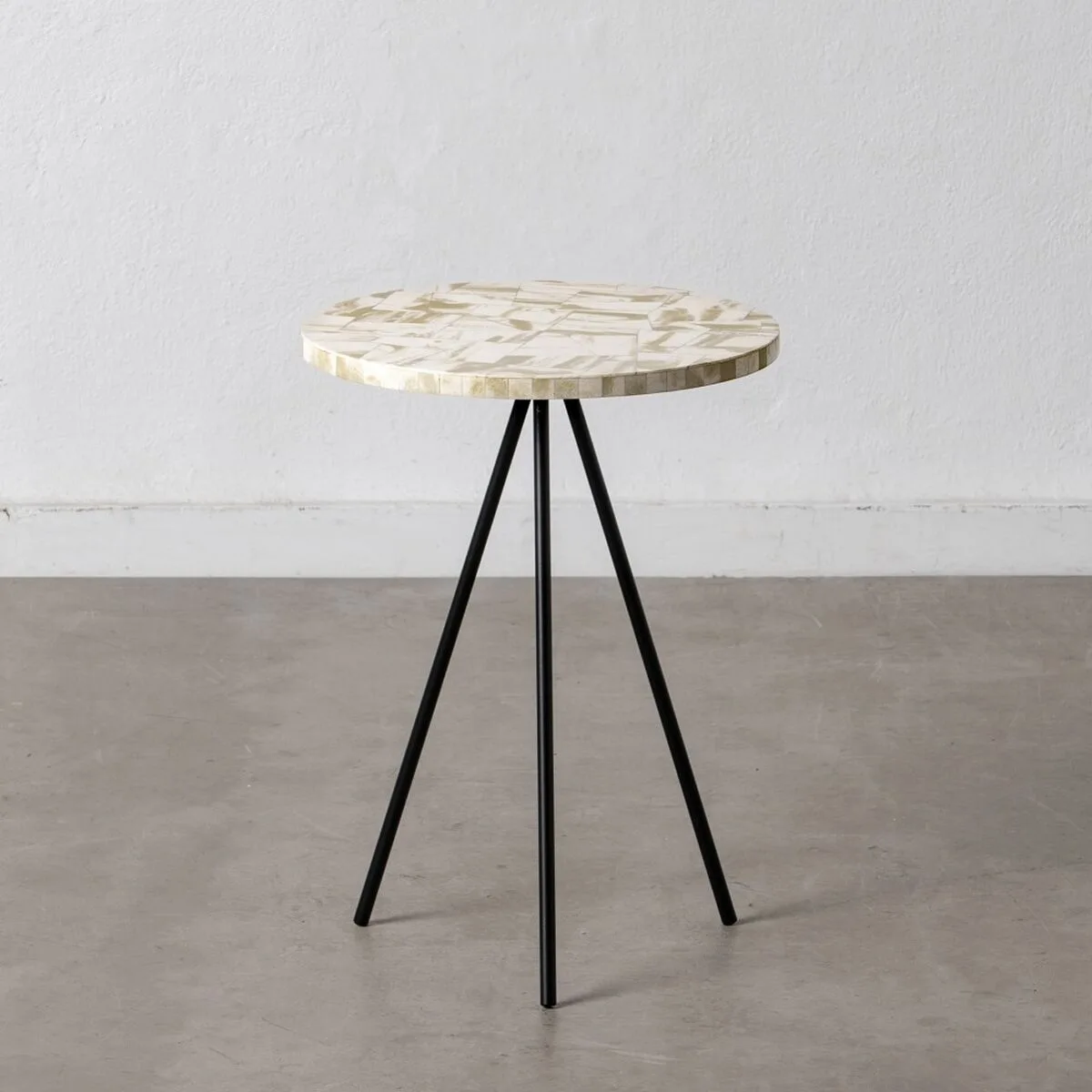 Table d appoint noir beige 38 x 38 x 50 cm s880728098. Diaytar est le trait d'union entre le monde de la tech et celui du lifestyle, pour une expérience utilisateur sans faille.