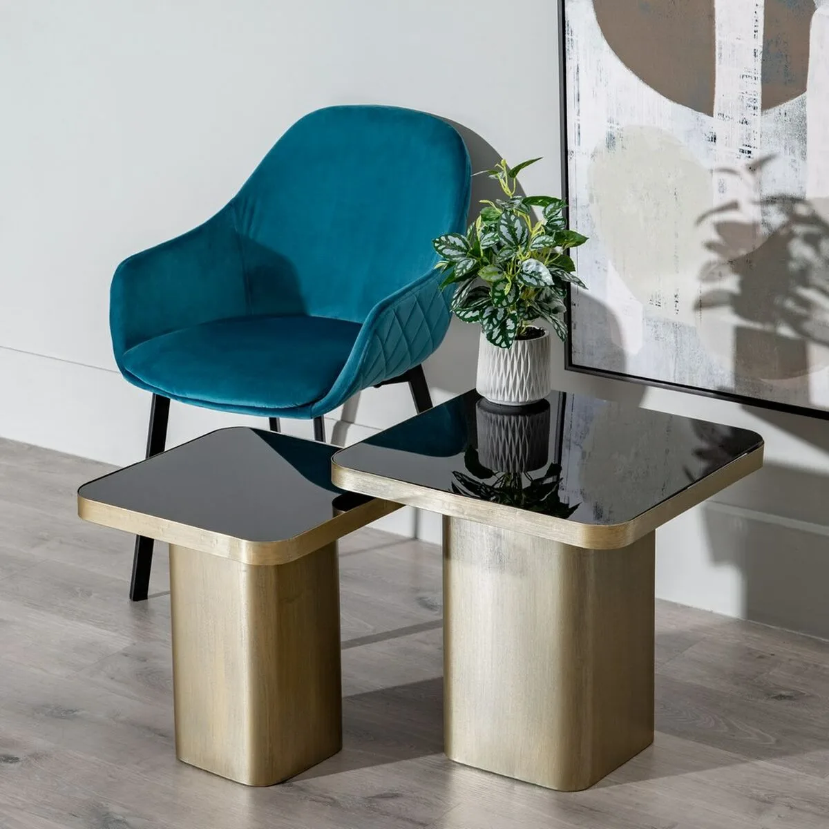 Table d appoint verre noir dore metal 40 x 40 x 45 cm s880105995. Diaytar, c'est la fusion entre le meilleur de l'artisanat et le cutting-edge de la technologie, au service de votre quotidien.