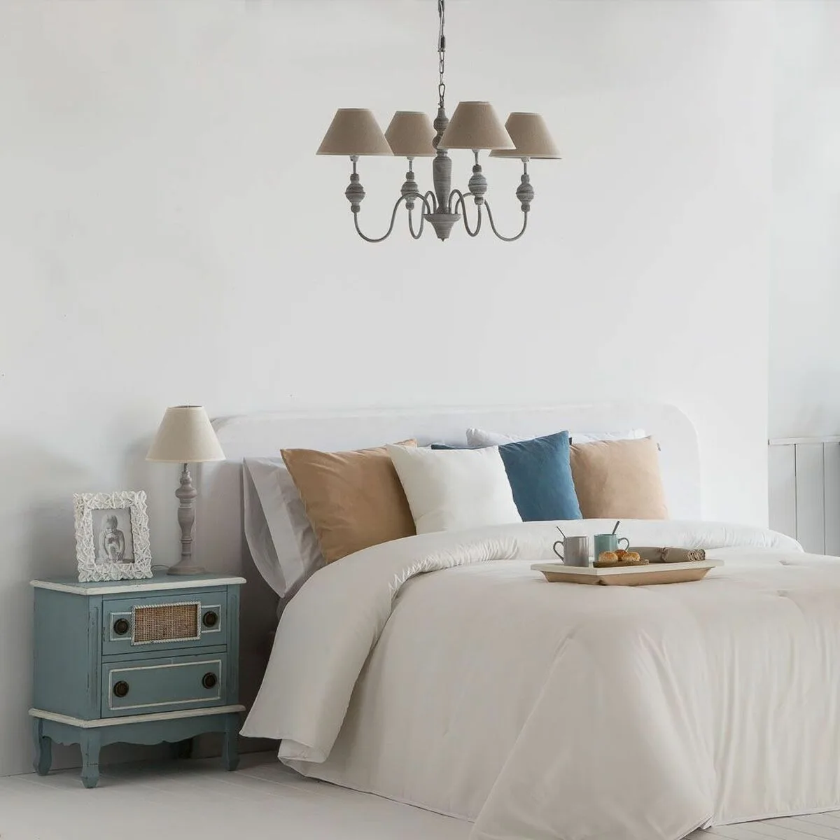 Table de nuit alexandra house living bleu 36 x 56 x 50 cm d163141932. Diaytar vous habille de la tête aux pieds avec goût et raffinement.