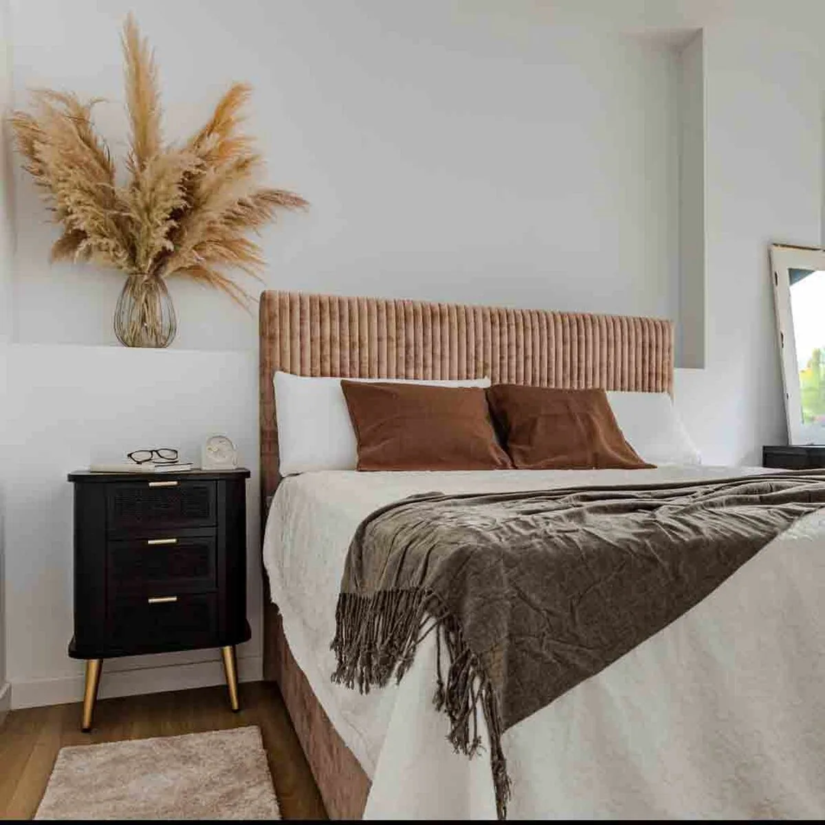 Table de nuit alexandra house living noir dore 35 x 72 x 50 cm d163081843. Diaytar incarne le nouveau visage du e-commerce : agile, éclectique et profondément ancré dans les tendances du moment