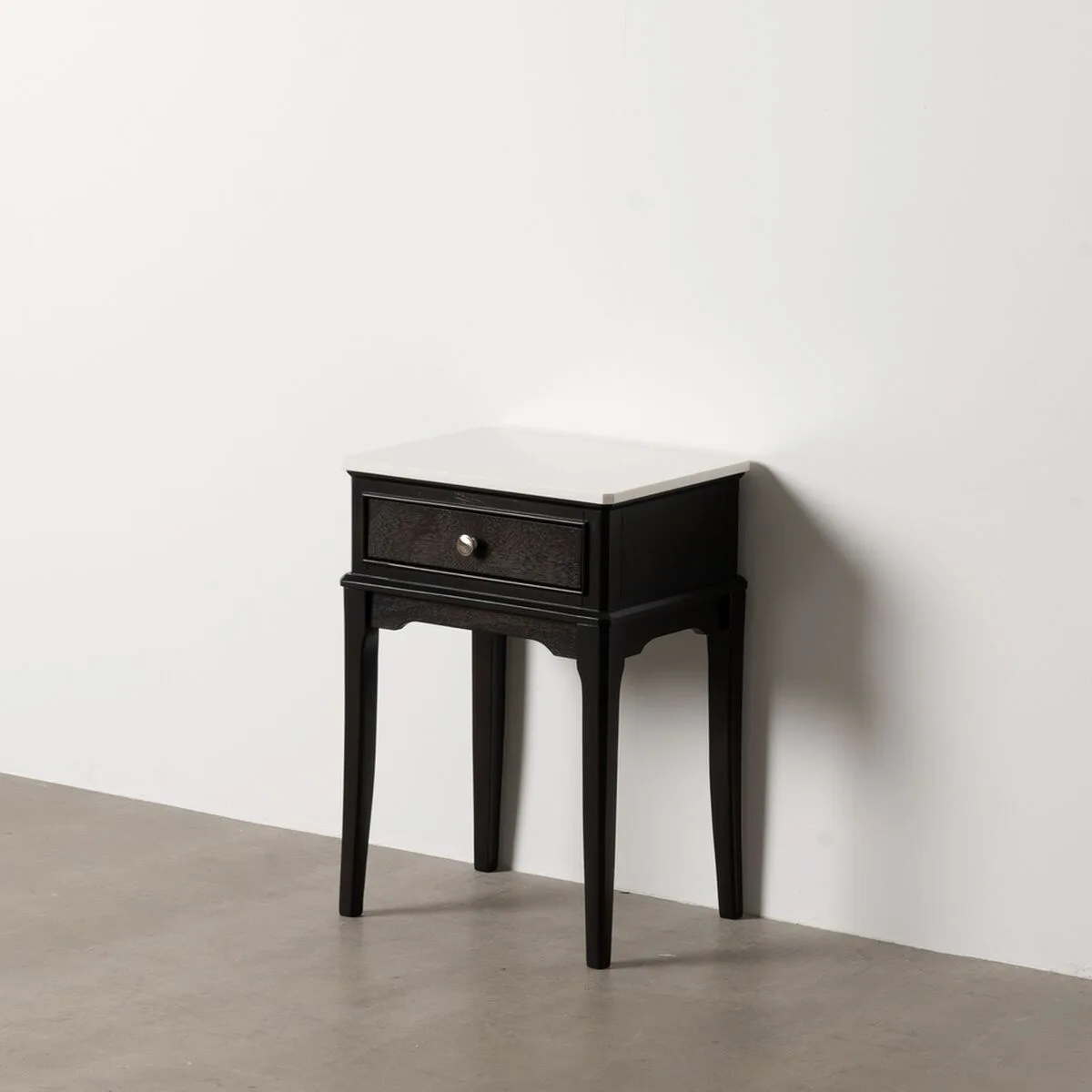 Table de nuit mods blanc noir s880793318. Pour les esprits curieux et exigeants, Diaytar est la source intarissable de produits rares et ingénieux.