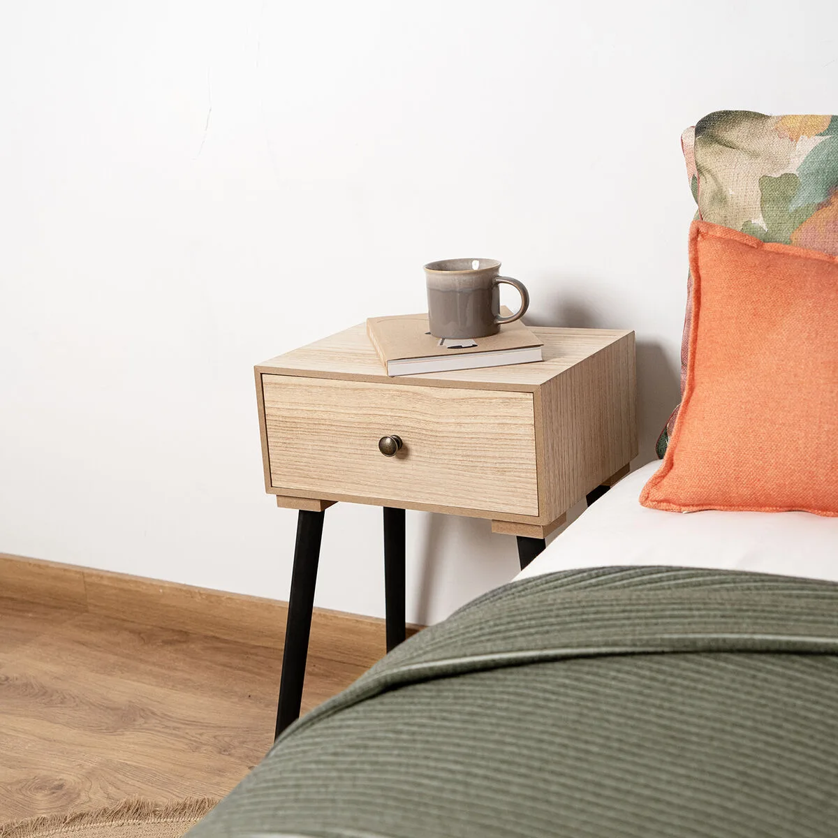 Table de nuit vinthera moa acier naturel 35 x 26 x 50 cm s271106545 Table de nuit vinthera moa acier naturel 35 x 26 x 50 cm s271106545. Chez Diaytar, nous célébrons l'innovation sous toutes ses formes, des produits high-tech les plus fous aux objets maison les plus malins.