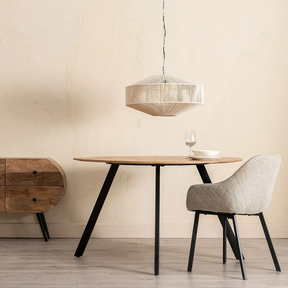 Table de salle a manger 130 x 130 x 77 cm naturel noir bois fer s880319333. Diaytar, c'est votre passeport pour un tour du monde des produits les plus inspirants, sans quitter votre canapé.
