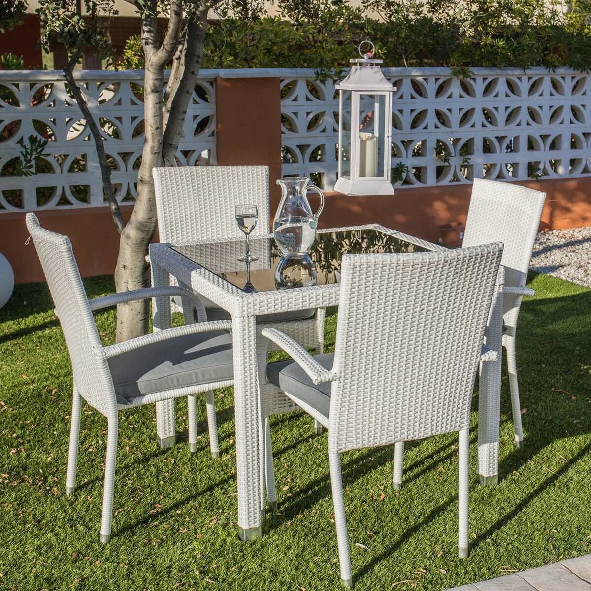 Table de salle a manger marlene aluminium verre rotin verre trempe 90 x 90 x 76 cm s870049355. Bienvenue sur Diaytar, l'endroit où les produits ne sont pas juste achetés, mais sont adoptés pour la vie.