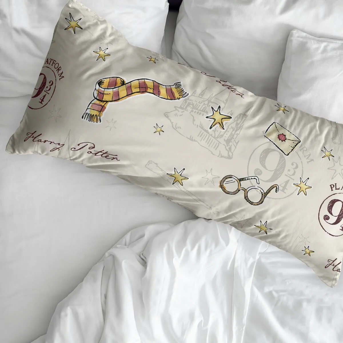 Taie d oreiller harry potter gryffindor multicouleur 65 x 65 cm s980030438. Nous croyons en la magie des objets. Chez Diaytar, chaque produit a le pouvoir de transformer une routine en moment précieux.