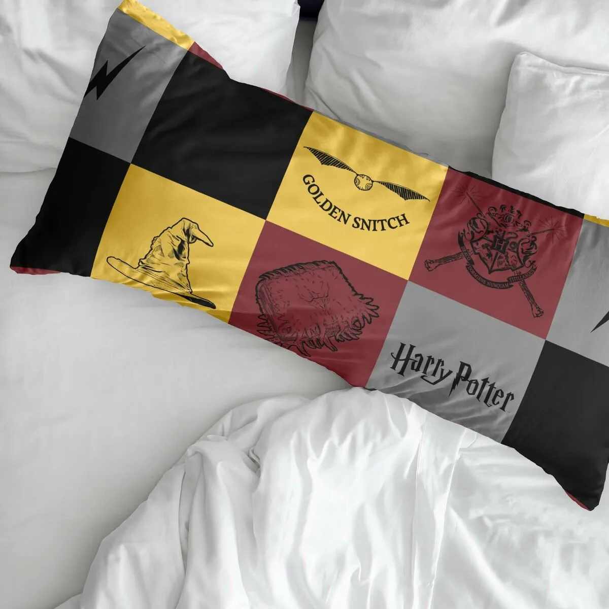 Taie d oreiller harry potter hogwarts multicouleur 175 fils 45 x 110 cm 100 coton s981350519. Nous sommes Diaytar, les architectes de votre espace de vie en ligne, meublé avec les meilleurs produits du moment
