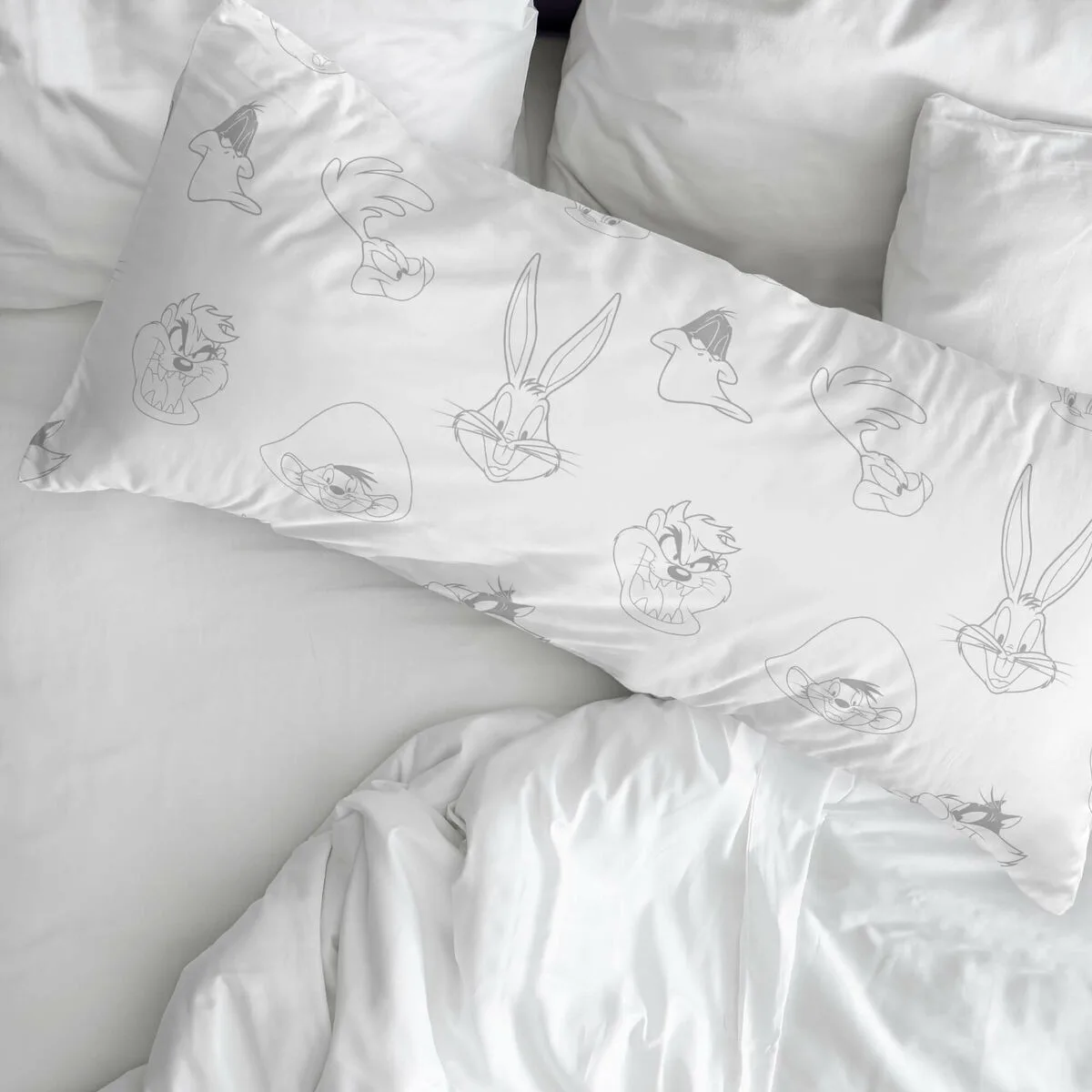 Taie d oreiller looney tunes multicouleur 175 fils 30 x 50 cm s980050070. Diaytar pense global, shoppe local : une plateforme généraliste avec une approche curated pour un public international