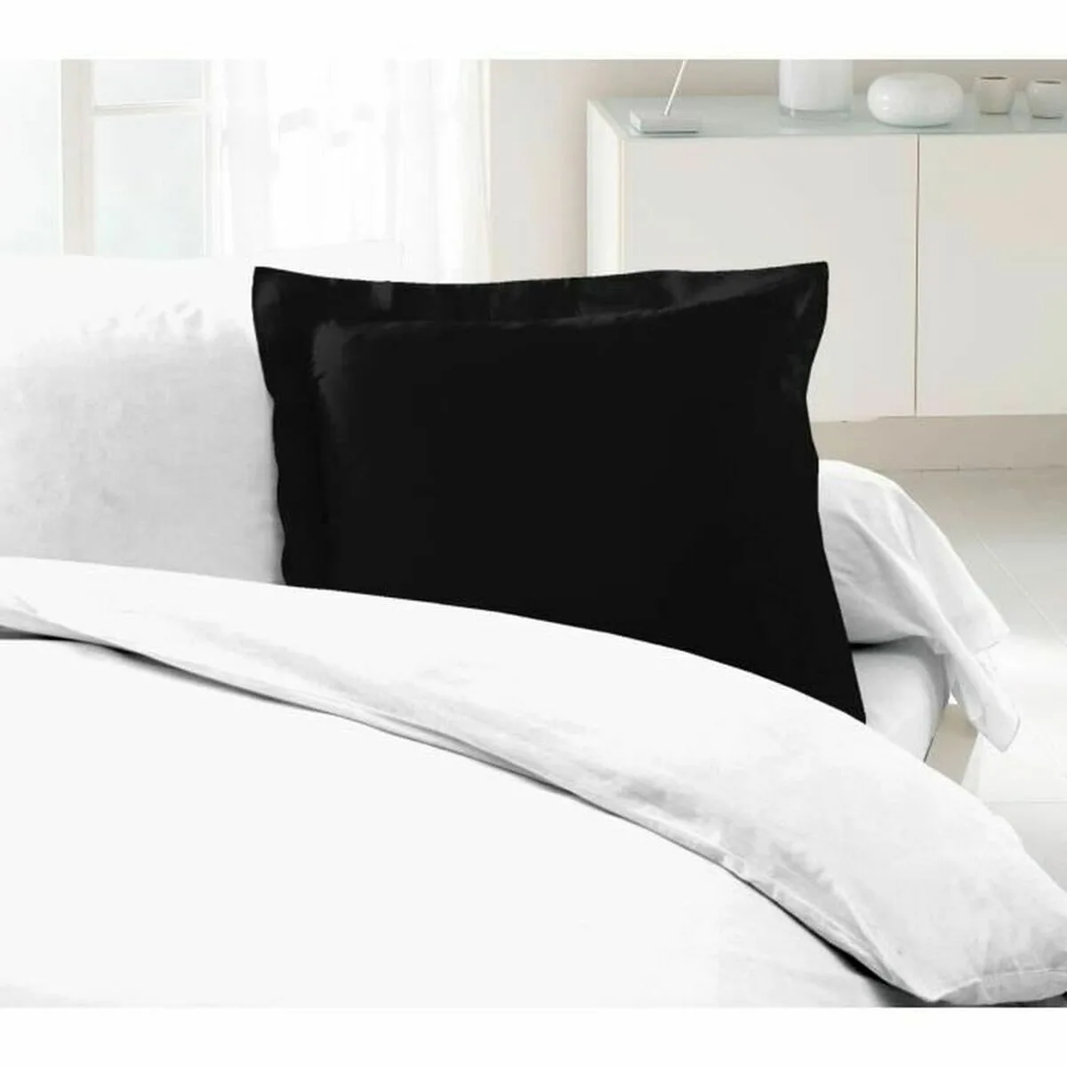 Taie d oreiller lovely home noir 63 x 63 cm s710524122. Les influenceurs adorent Diaytar pour ses pièces mode avant-gardistes.
