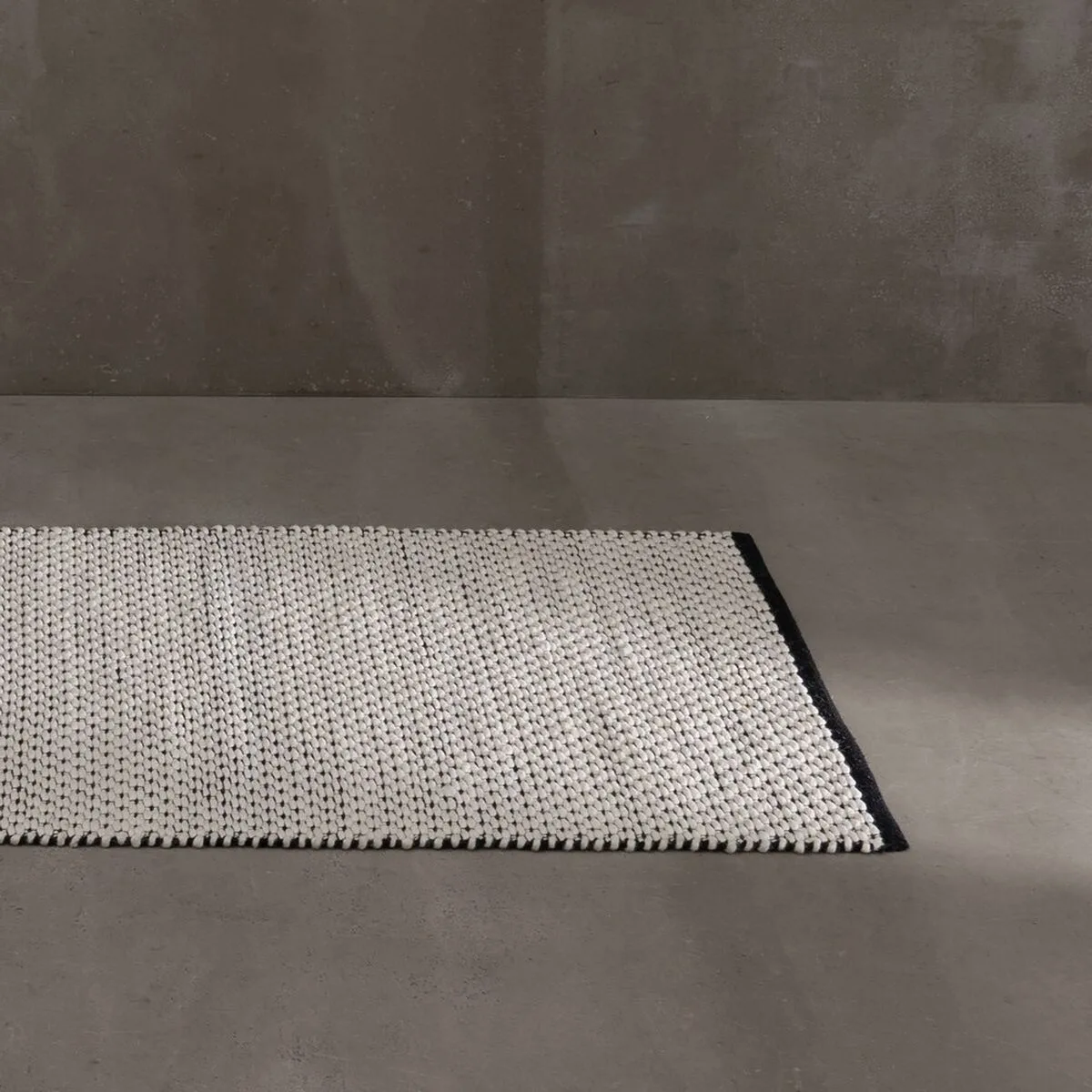 Tapis blanc noir 80 x 150 x 1 cm s880669163. Diaytar a foi en une idée simple : les meilleurs produits, qu'ils soient électroniques ou généraux, embellissent le quotidien