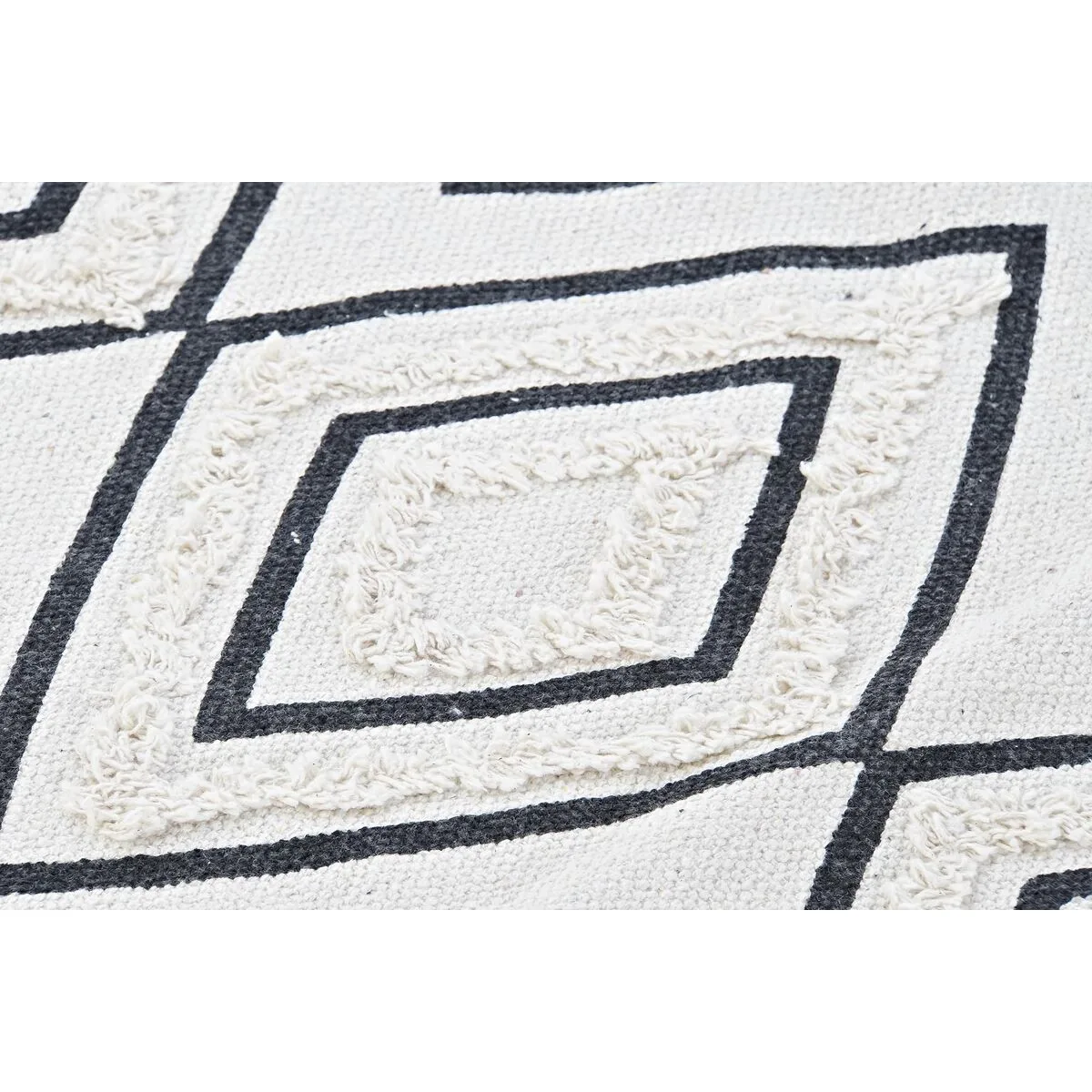 Tapis dkd home decor noir blanc 120 x 190 x 0 7 cm s303813985. L'art de vivre à la française s'exprime dans notre collection maison Diaytar.