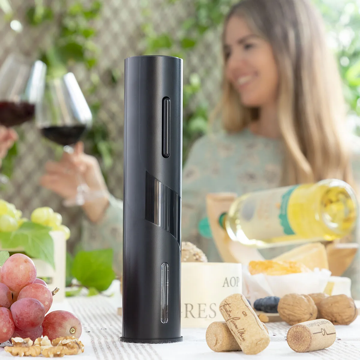 Tire bouchon electrique pour bouteilles de vin corkbot innovagoods v010338896. Diaytar incarne le nouveau visage du e-commerce : agile, éclectique et profondément ancré dans les tendances du moment