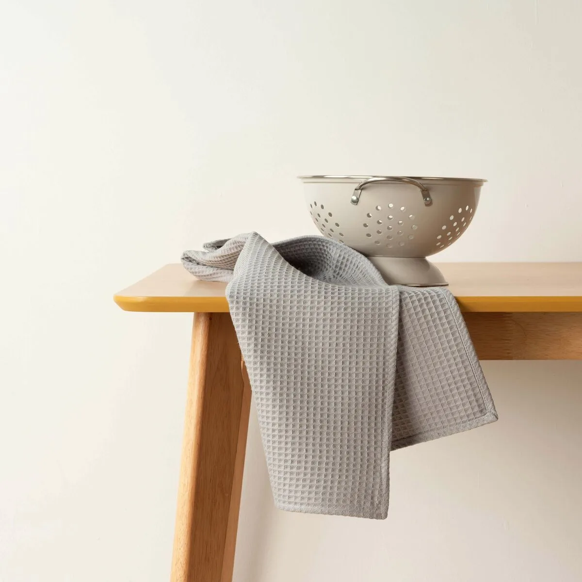Tissu de cuisine belum waffle gris 45 x 70 cm s980457242. Diaytar, c'est la promesse tenue d'un e-commerce où l'émerveillement devant un produit simple est encore possible.