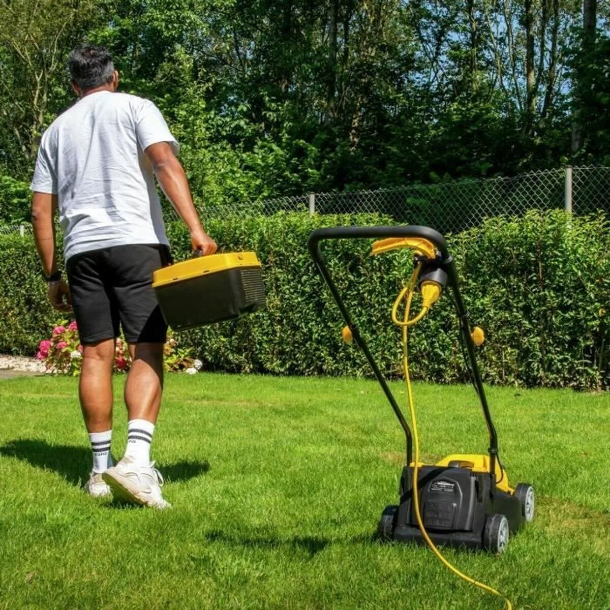 Tondeuse a gazon powerplus poweg62205 30 l 1300 w 230 v 32 cm 20 70 mm s7101424925. Diaytar, c'est l'alliance inattendue entre la rigueur suisse et la créativité italienne, appliquée au produit généraliste.