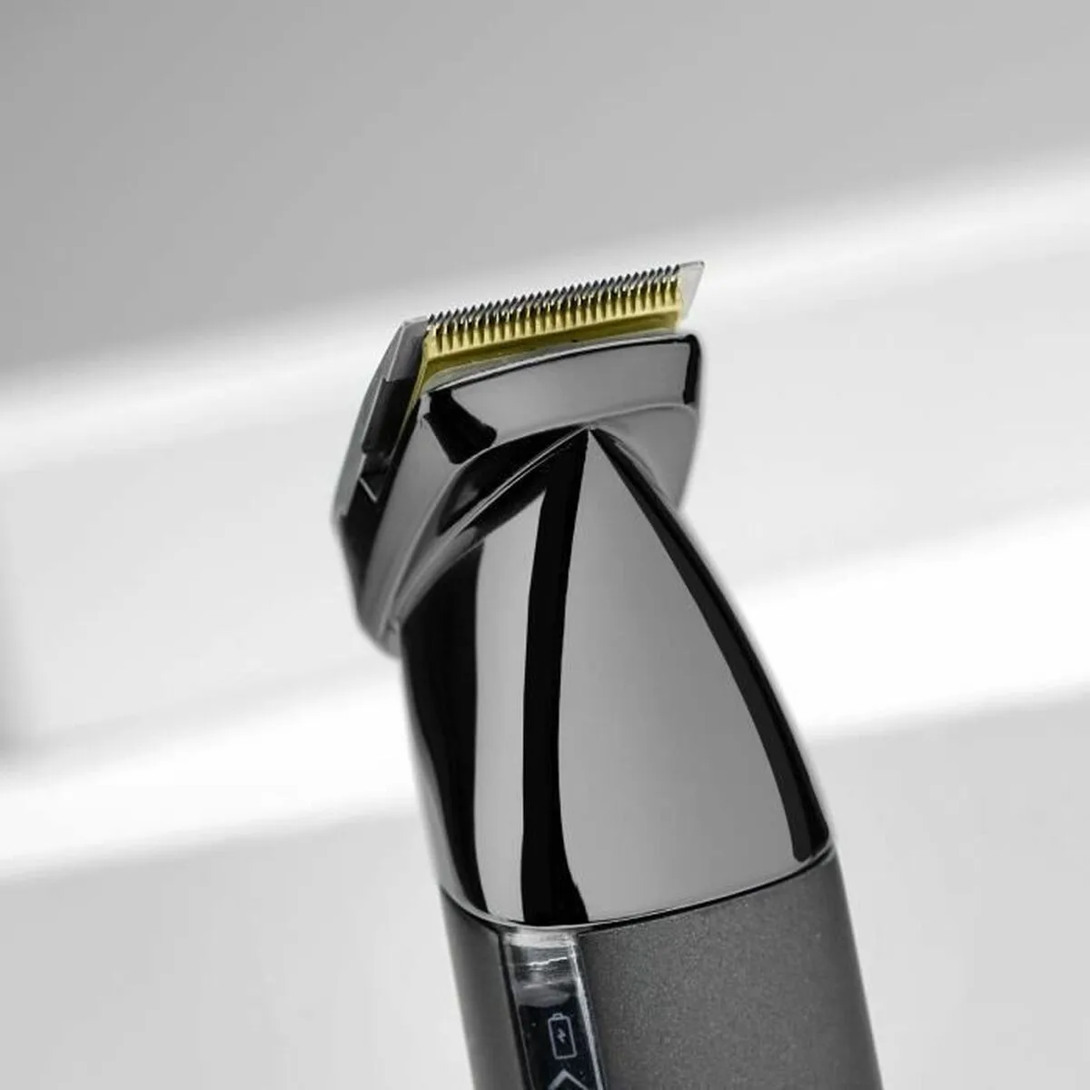 Tondeuse babyliss mt991e s7100913822. Notre mission : éradiquer le superflu pour ne vous proposer que l'essentiel... mais en beaucoup plus stylé. Bienvenue chez Diaytar.