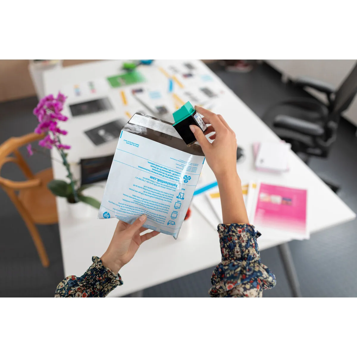 Toner original hp d8j10a noir m050993748. Diaytar, le trait d'union entre vos besoins pratiques et vos aspirations esthétiques, à travers une offre généraliste pointue