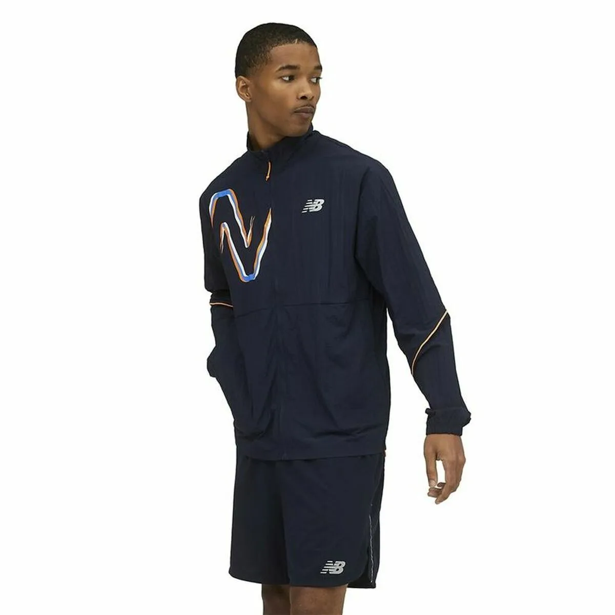 Veste coupe vent new balance bleu fonce s644844427. Bienvenue dans le futur du shopping. Diaytar utilise la data pour anticiper vos besoins, mais garde la magie de la surprise.