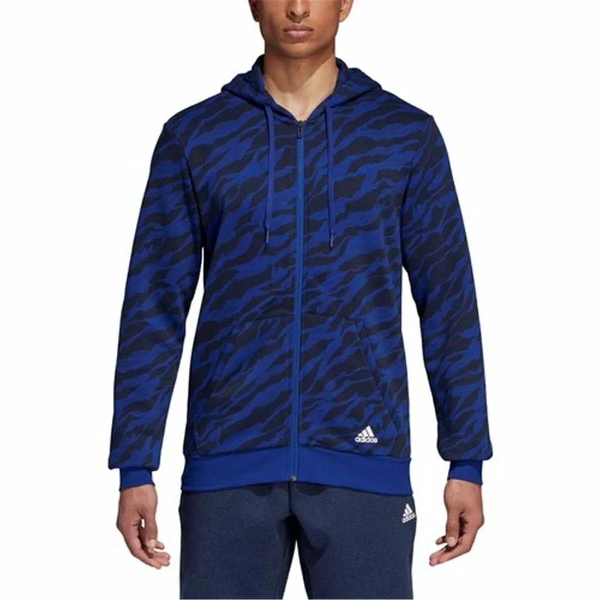 Veste de sport pour homme adidas bleu s645413666. Diaytar s'adresse à tous ceux qui considèrent que le choix d'un produit, même basique, est une expression de leur personnalité