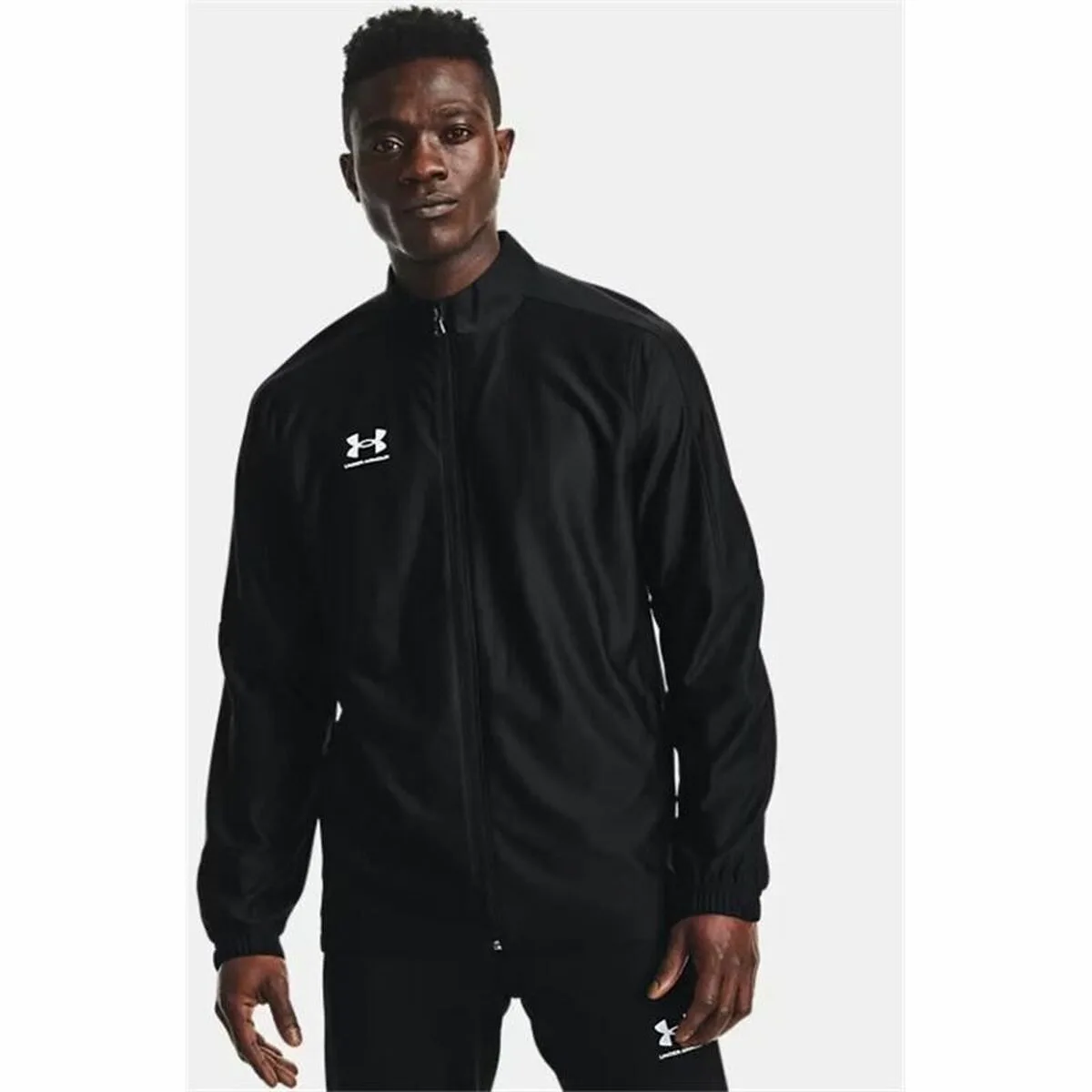 Veste de sport pour homme under armour noir s645606528. Diaytar transforme l'essai du e-commerce généraliste en vous offrant une expérience curated, qualitative et surprenante