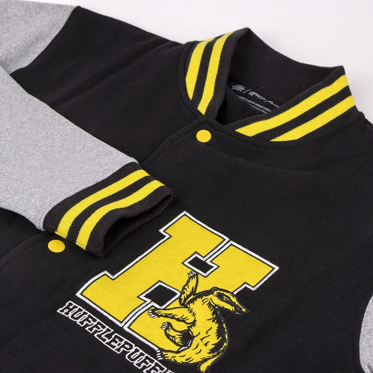 Veste harry potter noir s074014441. Diaytar s'adresse à tous ceux qui considèrent que le choix d'un produit, même basique, est une expression de leur personnalité